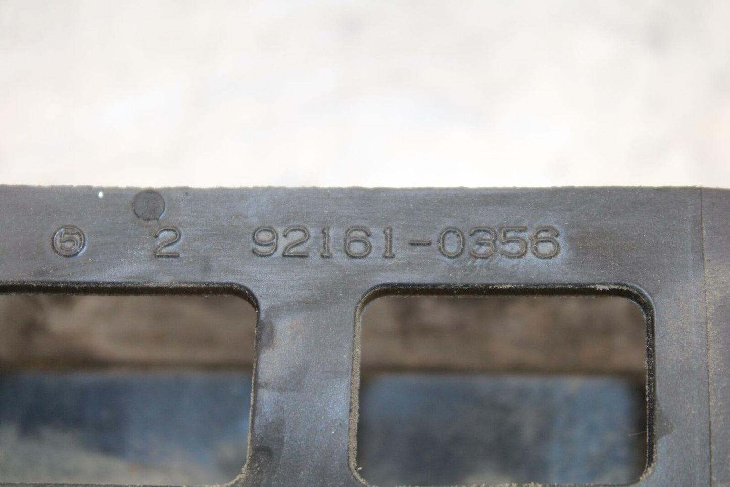 19-20 KAWASAKI NINJA ZX6R ECU CONTROLLER UNIT ECM HOLDER SUPPORT RUBBER BB419