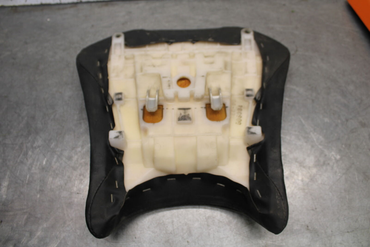 05-06 HONDA CBR600RR FRONT DRIVERS SEAT PAD SADDLE PILLION 77100-MEE-D00 BB689