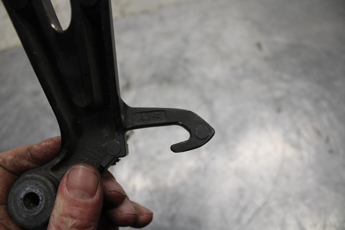 13 SUZUKI GSXR750 RIGHT REAR BACK PASSENGER PEG BB474