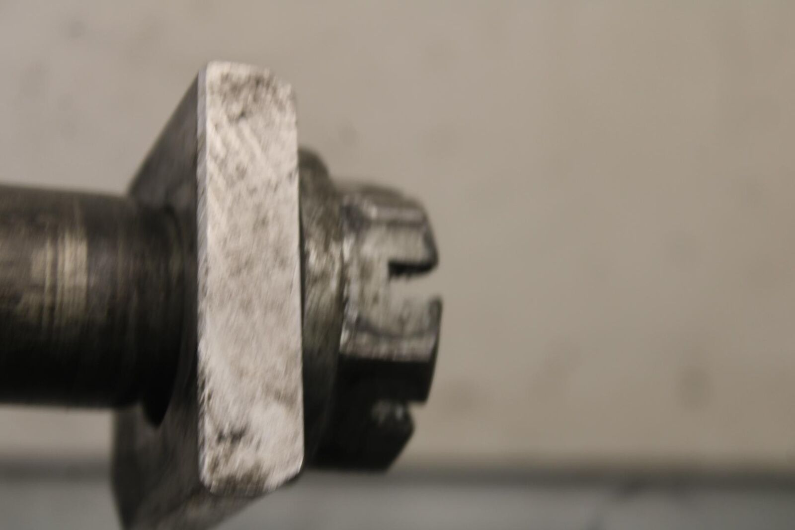 01-03 SUZUKI GSXR600 REAR AXLE BACK WHEEL RIM PIVOT BOLT AXEL 64711-33E10 BB639