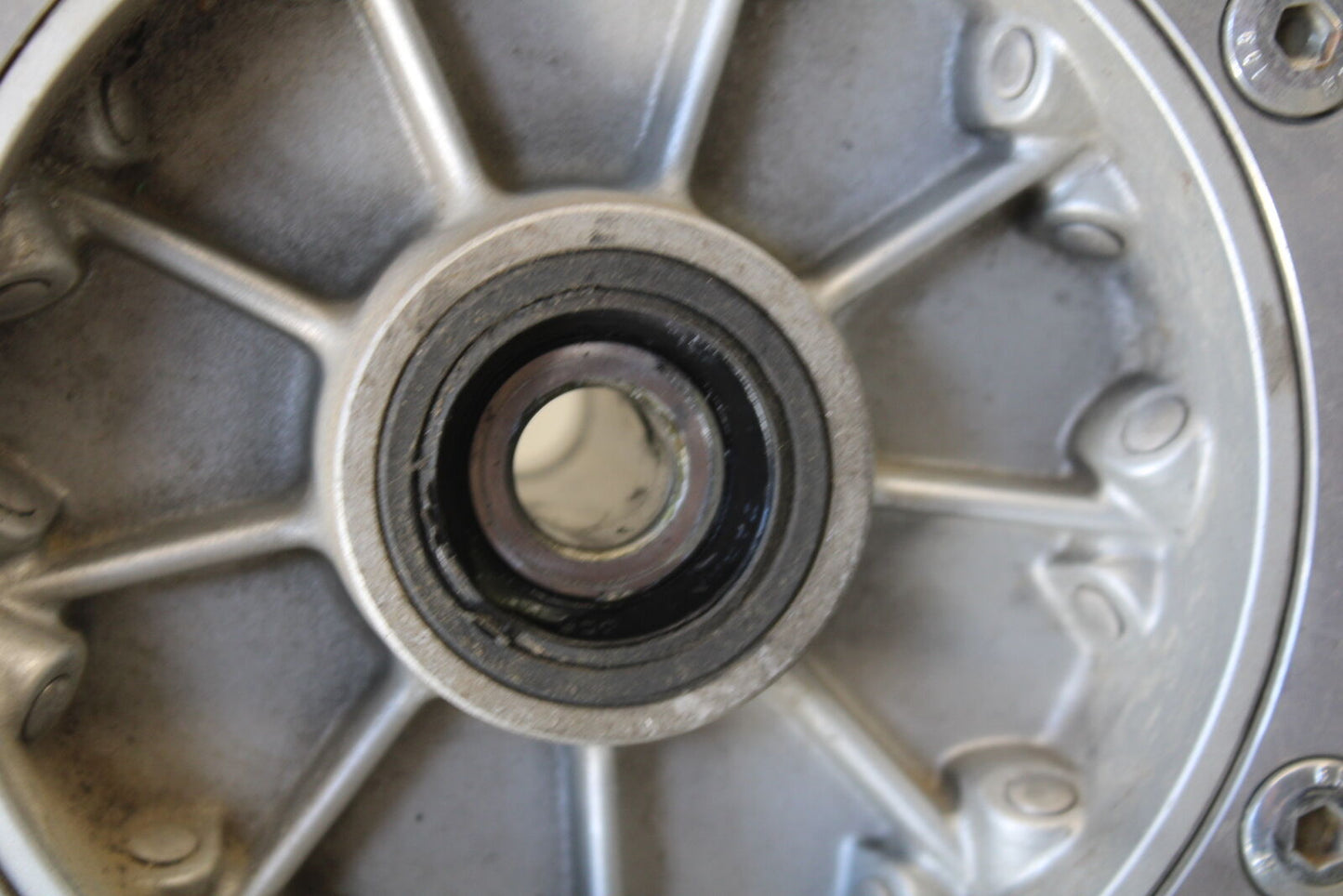 01-06 TRIUMPH TIGER 955I FRONT RIM FRONT WHEEL BB693