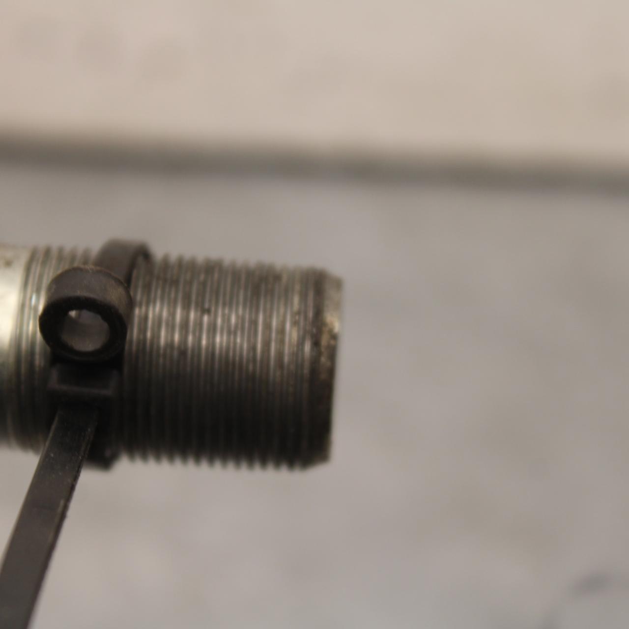 21 KAWASAKI NINJA ZX6R FRONT WHEEL RIM AXLE PIVOT BOLT 41068-0599 BB647