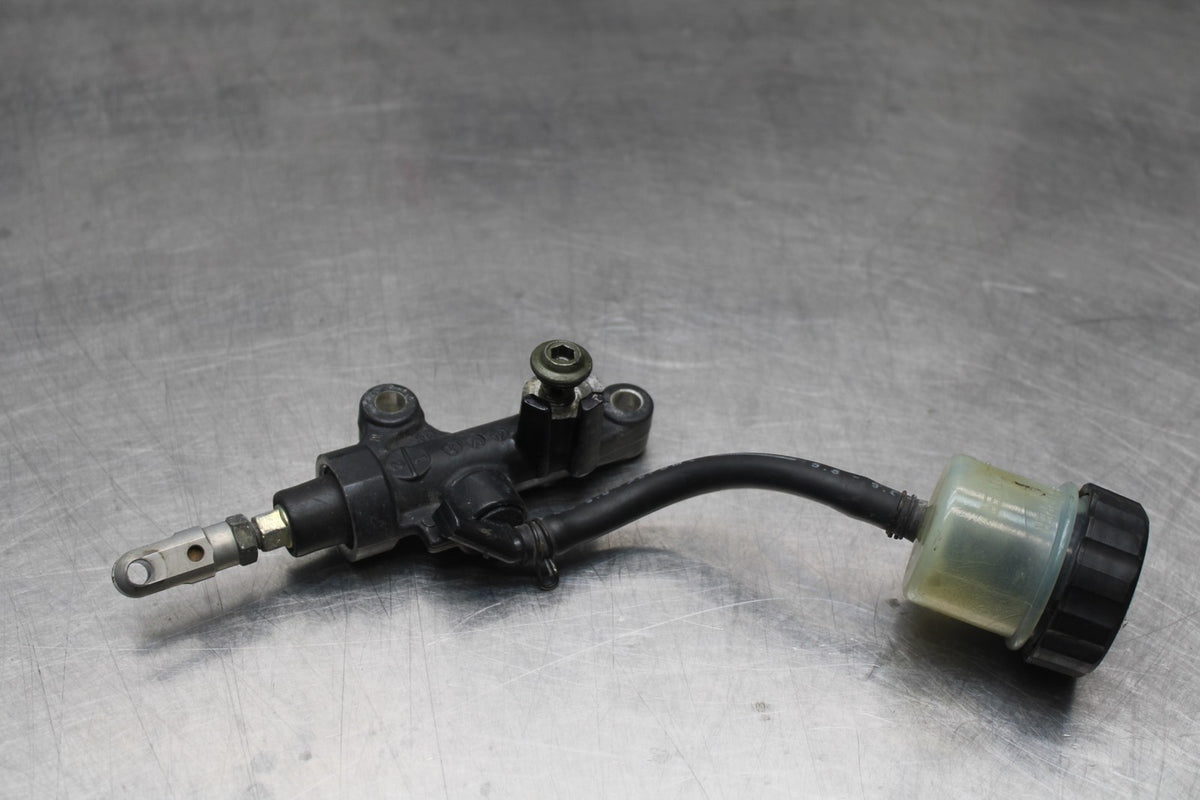 05 YAMAHA YZF R6 REAR BACK BRAKE MASTER CYLINDER W RESERVOIR BB814