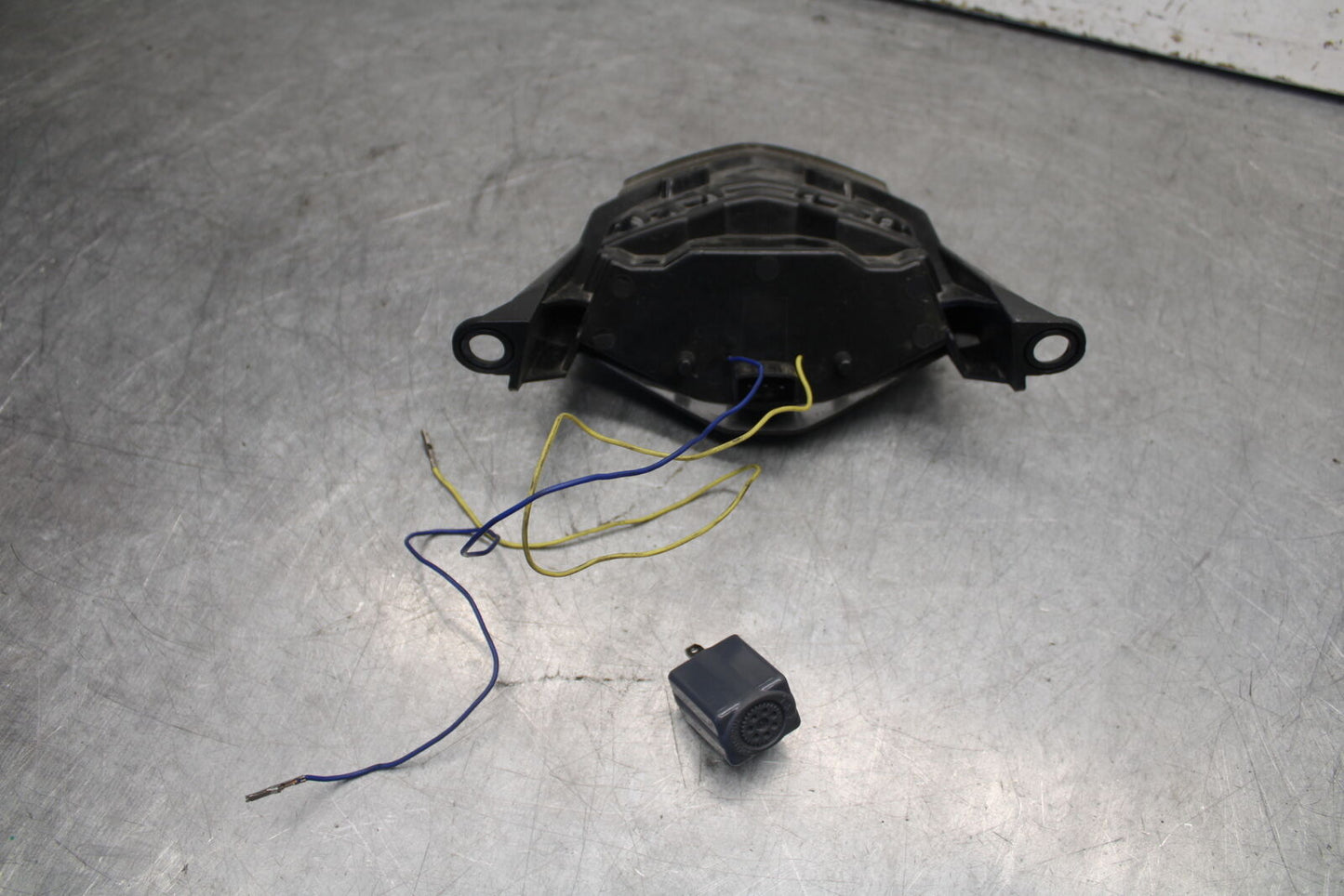 09-12 KAWASAKI NINJA ZX6R AFTERMARKET REAR TAIL TAILLIGHT BACK BRAKE LIGHT BB698