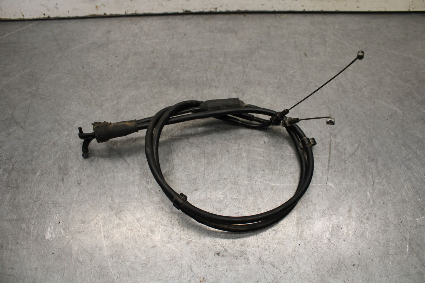 09-11 TRIUMPH DAYTONA 675 THROTTLE CABLES LINES BB652