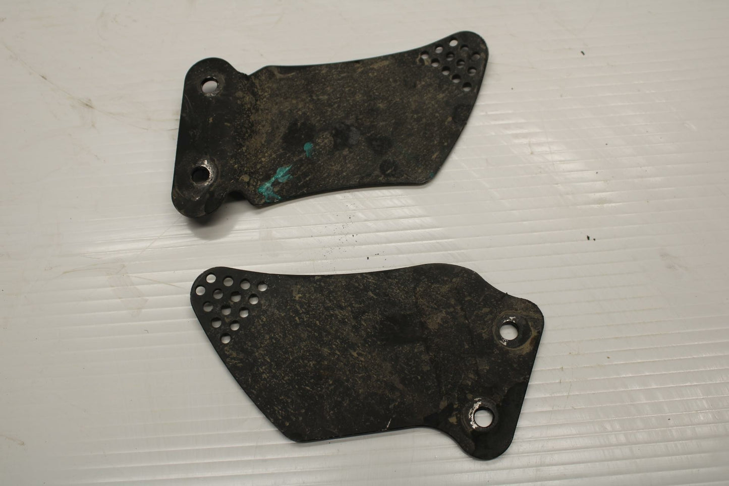 08 SUZUKI GSXR1000 REARSET REAR SET HEEL GUARD COVER BB263