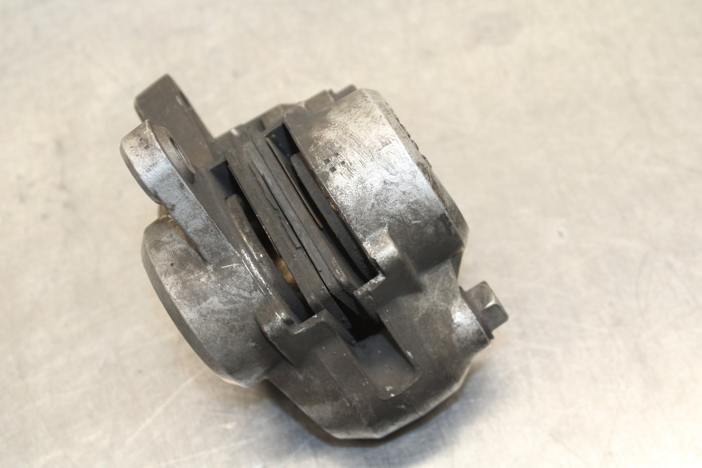 00 SUZUKI INTRUDER 1500 VL1500 RIGHT FRONT BRAKE CALIPER BB761