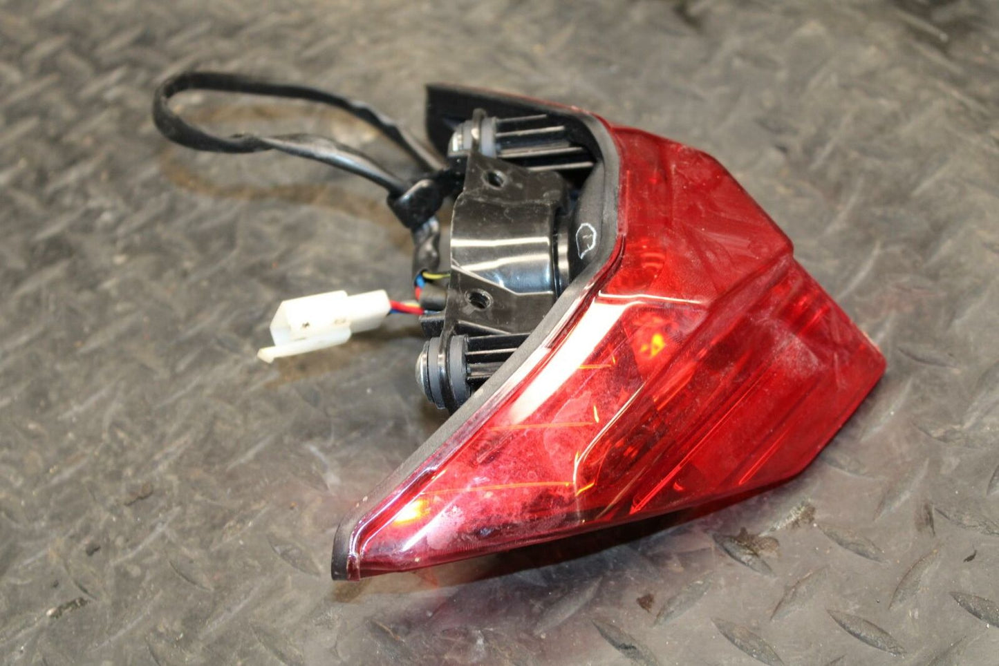 17 KAWASAKI NINJA 300 REAR TAIL TAILLIGHT BACK BRAKE LIGHT 23025-0350 BB215