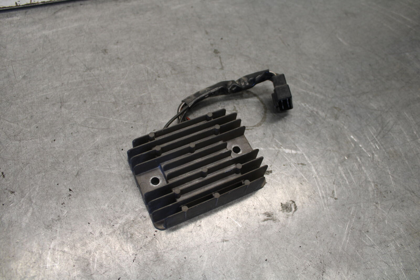 04 SUZUKI GSXR600 RECTIFIER VOLTAGE REGULATOR 32800-33E21 BB676