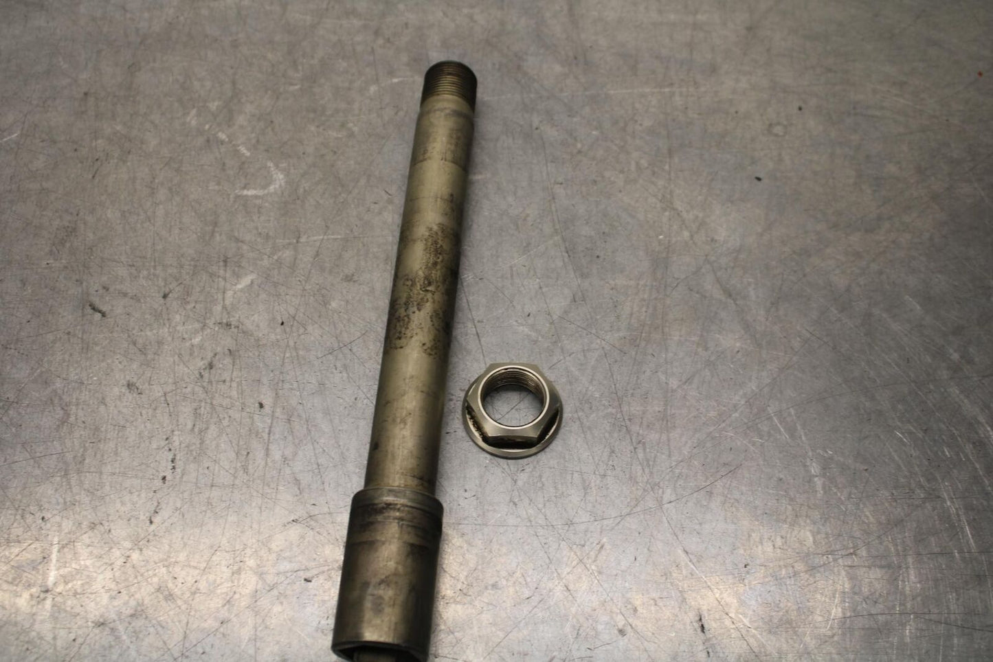 2012 Suzuki GSXR1000 FRONT WHEEL RIM AXLE PIVOT BOLT 54711-47H00 BB582