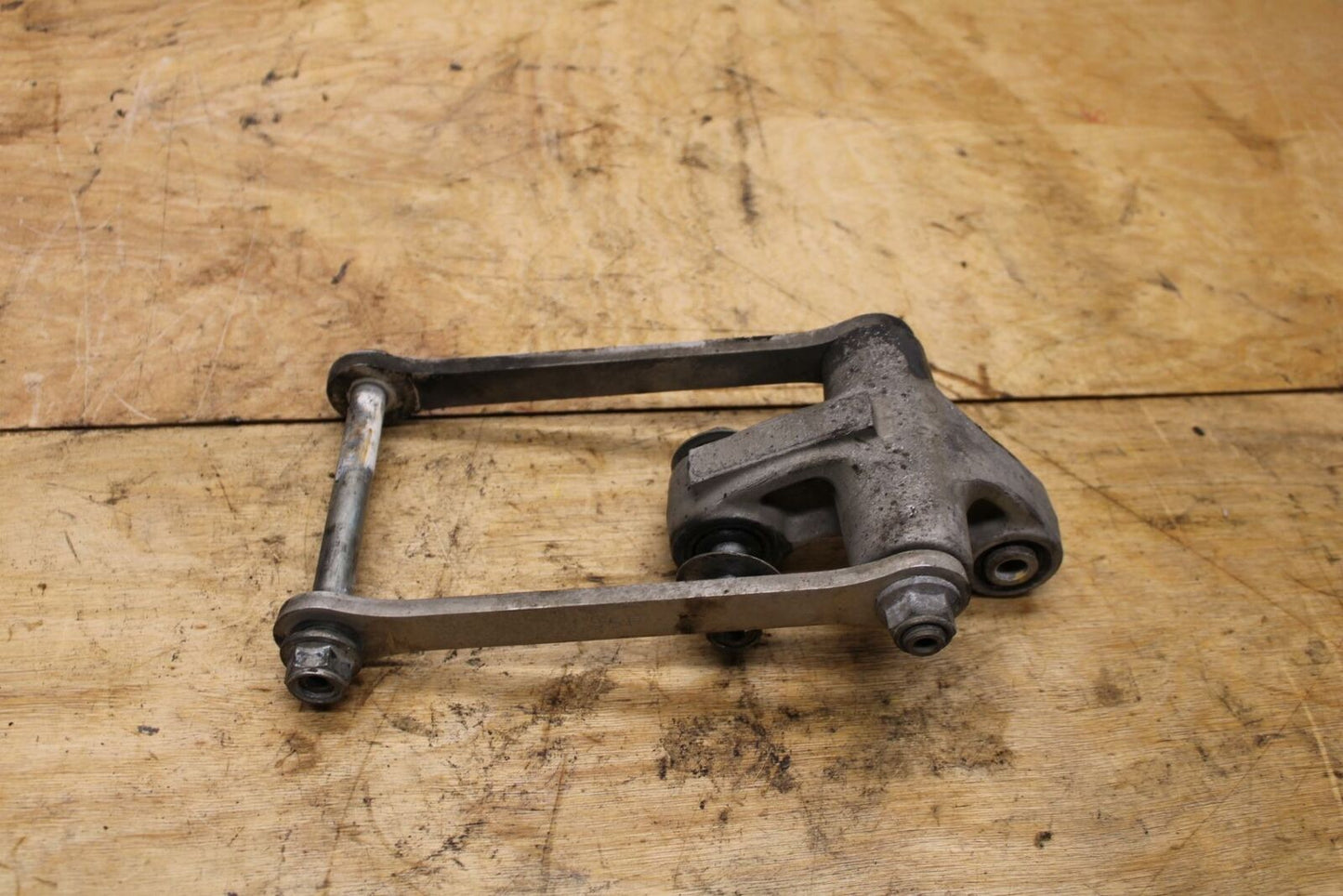 04-05 SUZUKI GSXR600 REAR DOGBONE SHOCK LINKAGE LINK BB329