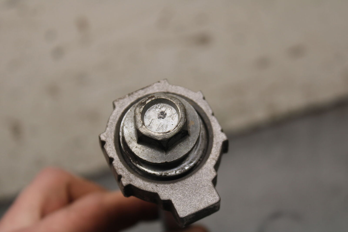 13-16 KTM 390 DUKE REAR AXLE BACK WHEEL RIM PIVOT BOLT AXEL BB748