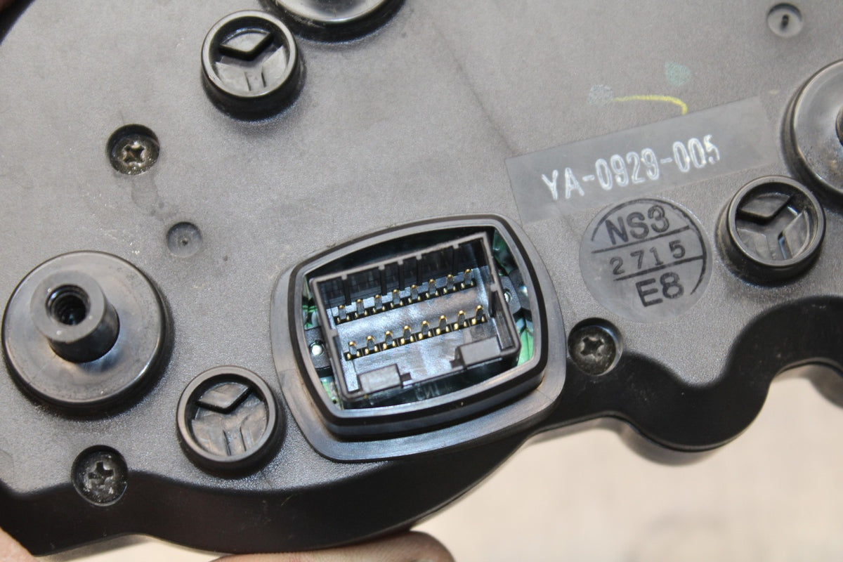05 YAMAHA YZF R6 SPEEDO GAUGES DISPLAY CLUSTER SPEEDOMETER TACHOMETER BB814