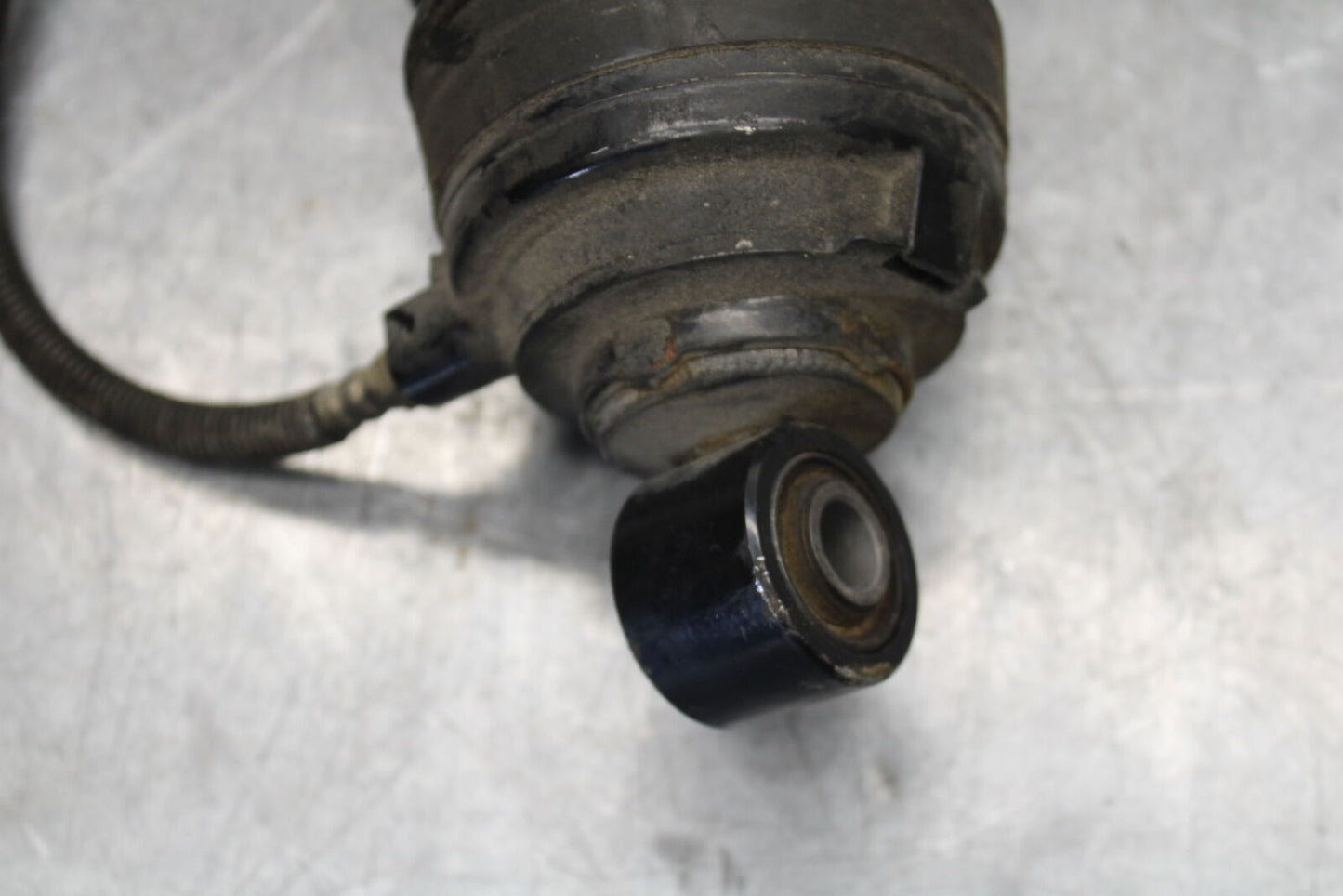 01-06 TRIUMPH TIGER 955I REAR BACK SHOCK ABSORBER SUSPENSION BB693