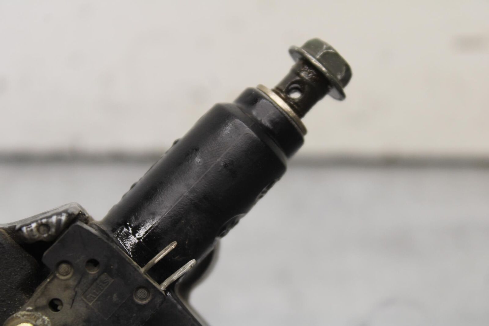 01-03 SUZUKI GSXR600 FRONT BRAKE MASTER CYLINDER w/ LEVER 57300-33E01 BB633