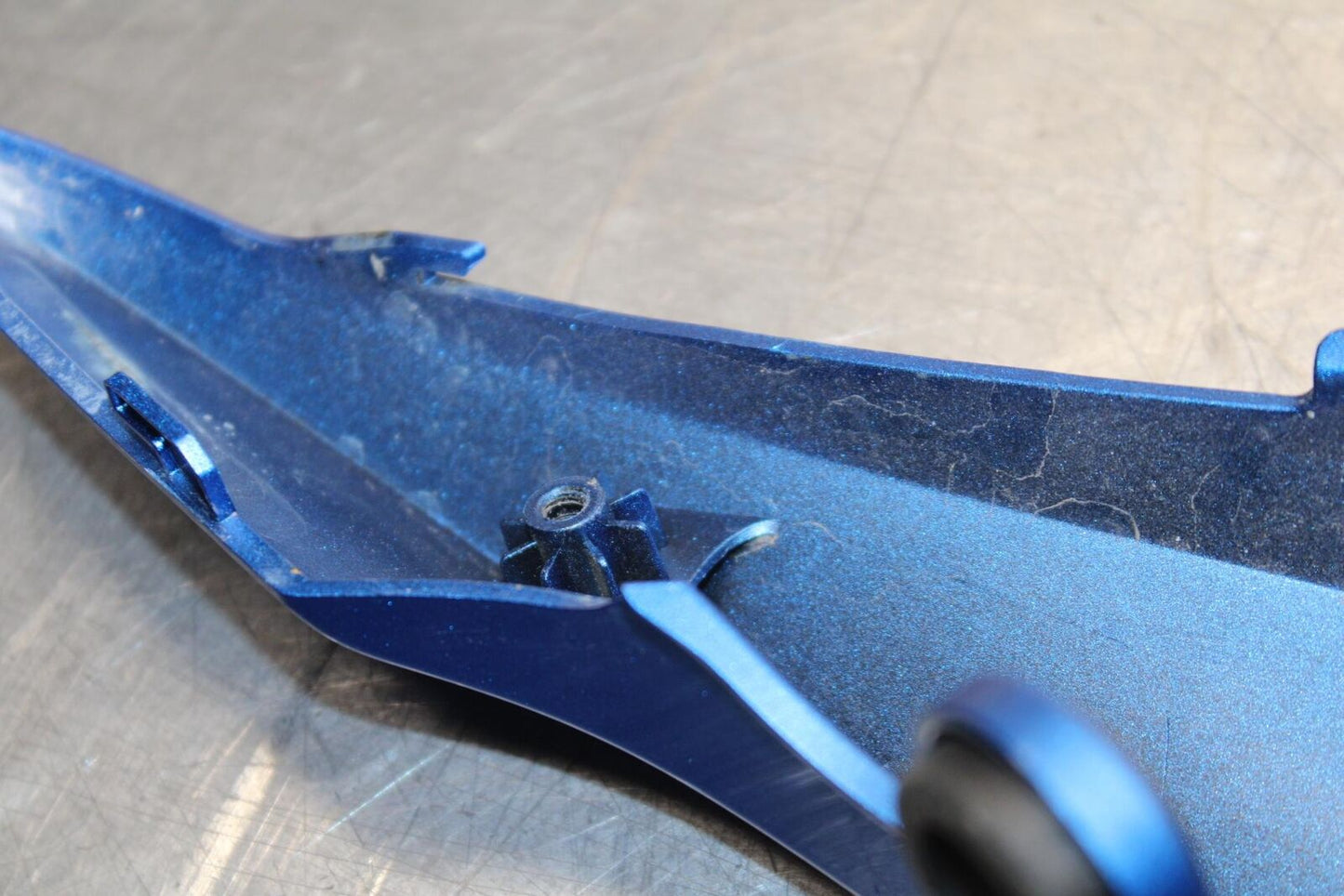 20 SUZUKI GSXR 1000 RIGHT REAR BACK TAIL FAIRING COWL SHROUD BB597