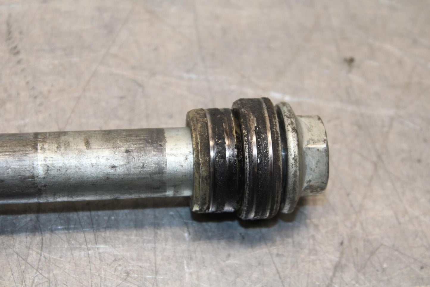 01-06 HONDA CBR600F4I REAR AXLE BACK WHEEL RIM BOLT AXEL 42301-MAS-000 BB626