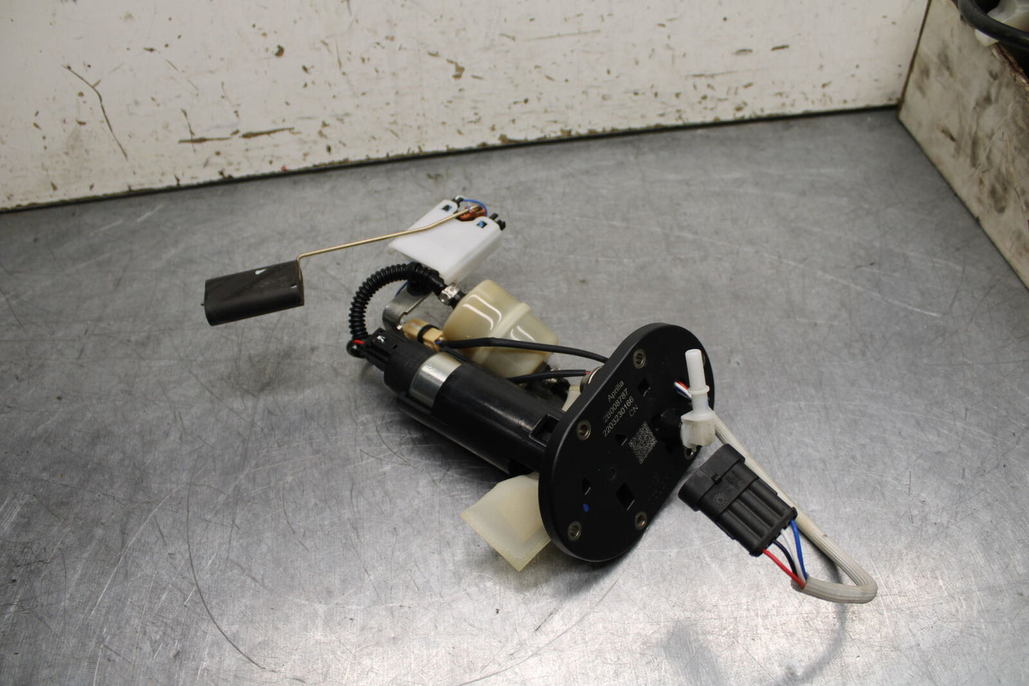 21-24 APRILIA TUONO 660 FACTORY FUEL PUMP GAS PETROL SENDER UNIT BB733