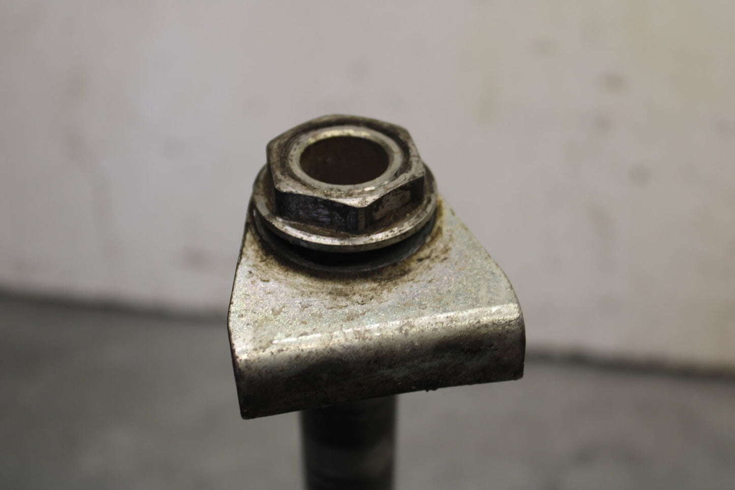06-07 DUCATI MONSTER 695 REAR AXLE BACK WHEEL RIM PIVOT BOLT AXEL BB674