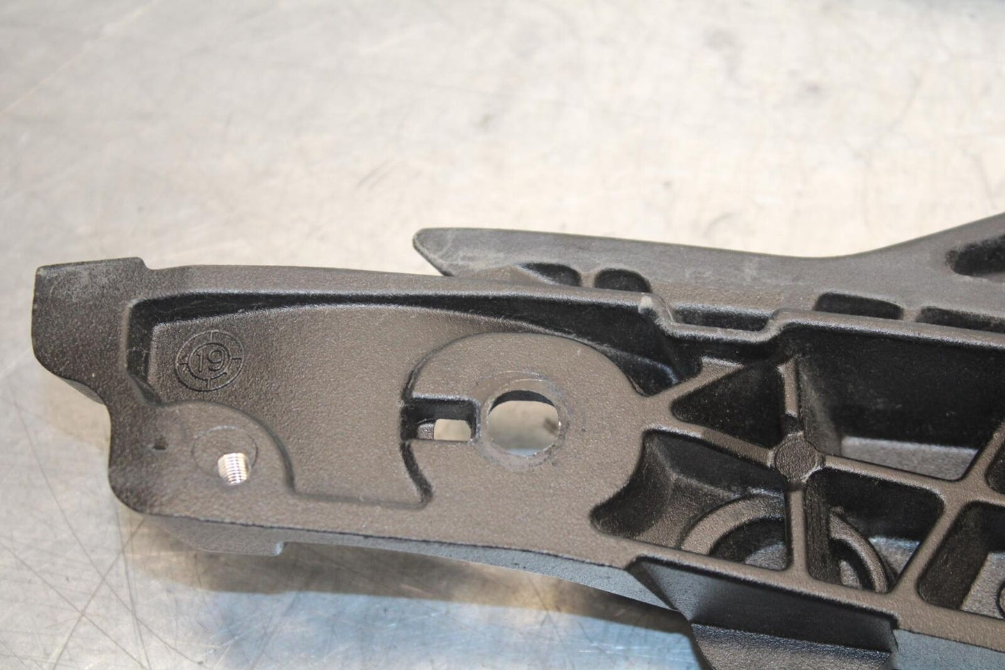 20-23 BMW F900R REAR PASSENGER REAR SEAT GRAB BAR HANDLE BB603