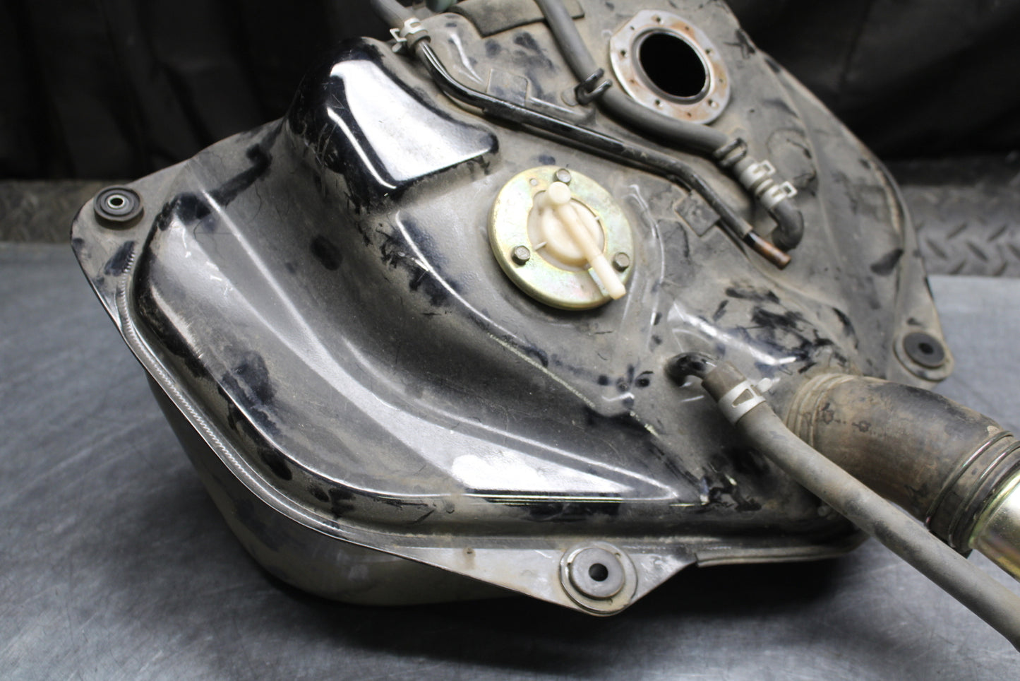 00 SUZUKI INTRUDER 1500 VL1500 GAS TANK FUEL PETROL RESERVOIR BB761