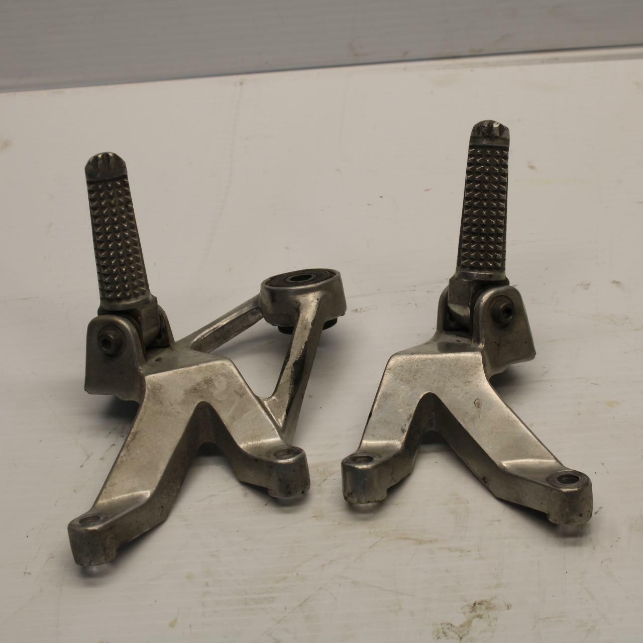 96 YAMAHA YZF750R REAR BACK PASSENGER PEG SET PAIR BB237