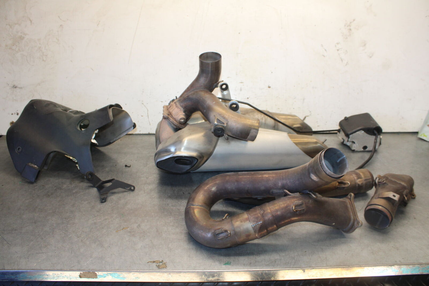 12-15 DUCATI 1199 PANIGALE FULL EXHAUST SYSTEM HEADERS PIPE MUFFLER BB699