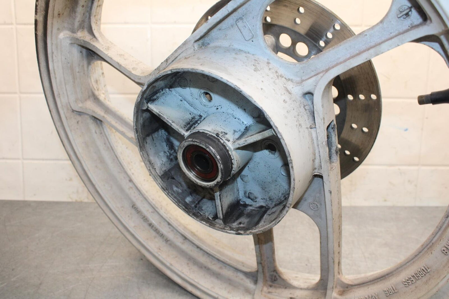 1988 Yamaha FZ600 REAR WHEEL AND ROTOR BACK BRAKE DISC BB601