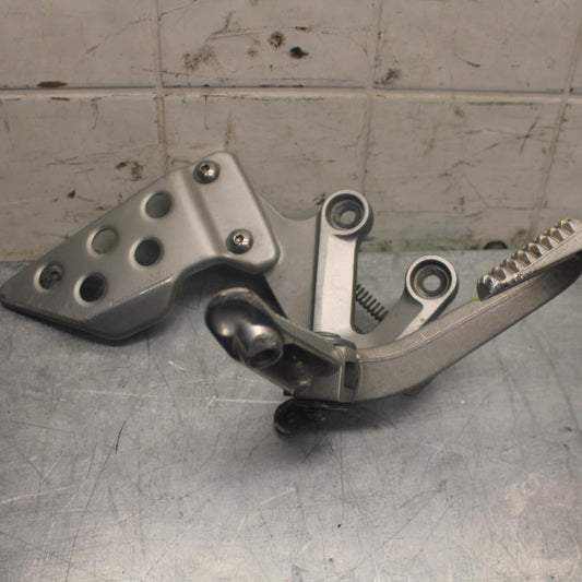 03-04 SUZUKI GSXR1000 RIGHT REARSET REAR SET DRIVER FOOT PEG REST STOP BB459