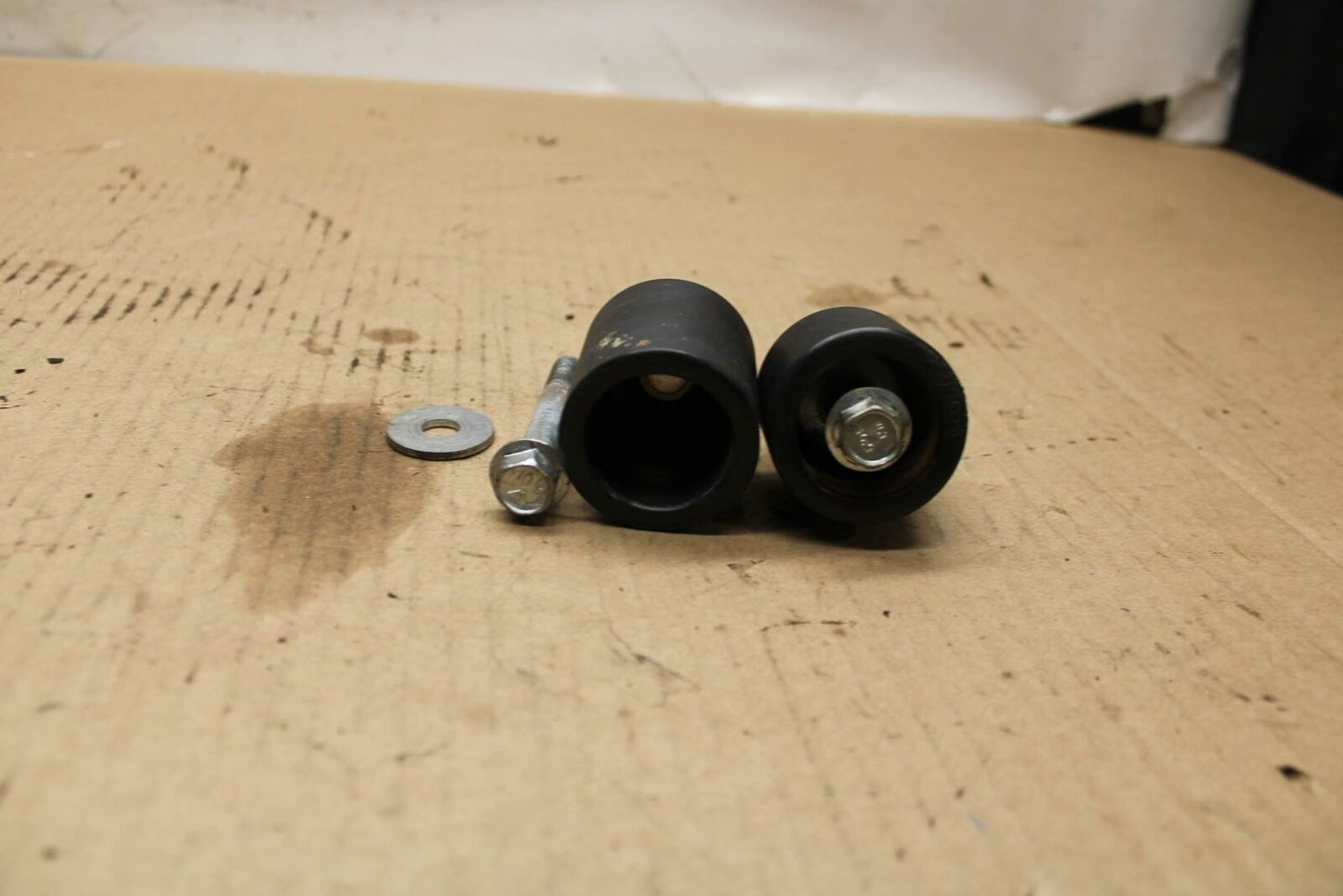 01 SUZUKI GSXR1000 FRAME SLIDERS SET BB155b