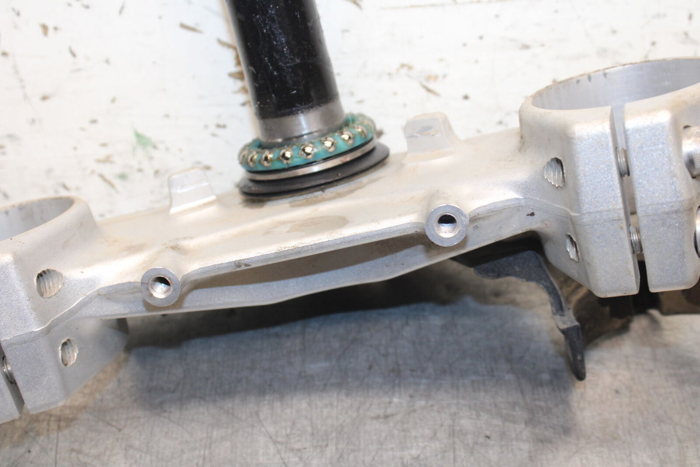 13-16 KTM 390 DUKE FRONT FORKS CLAMP LOWER TRIPLE TREE STEM BB748