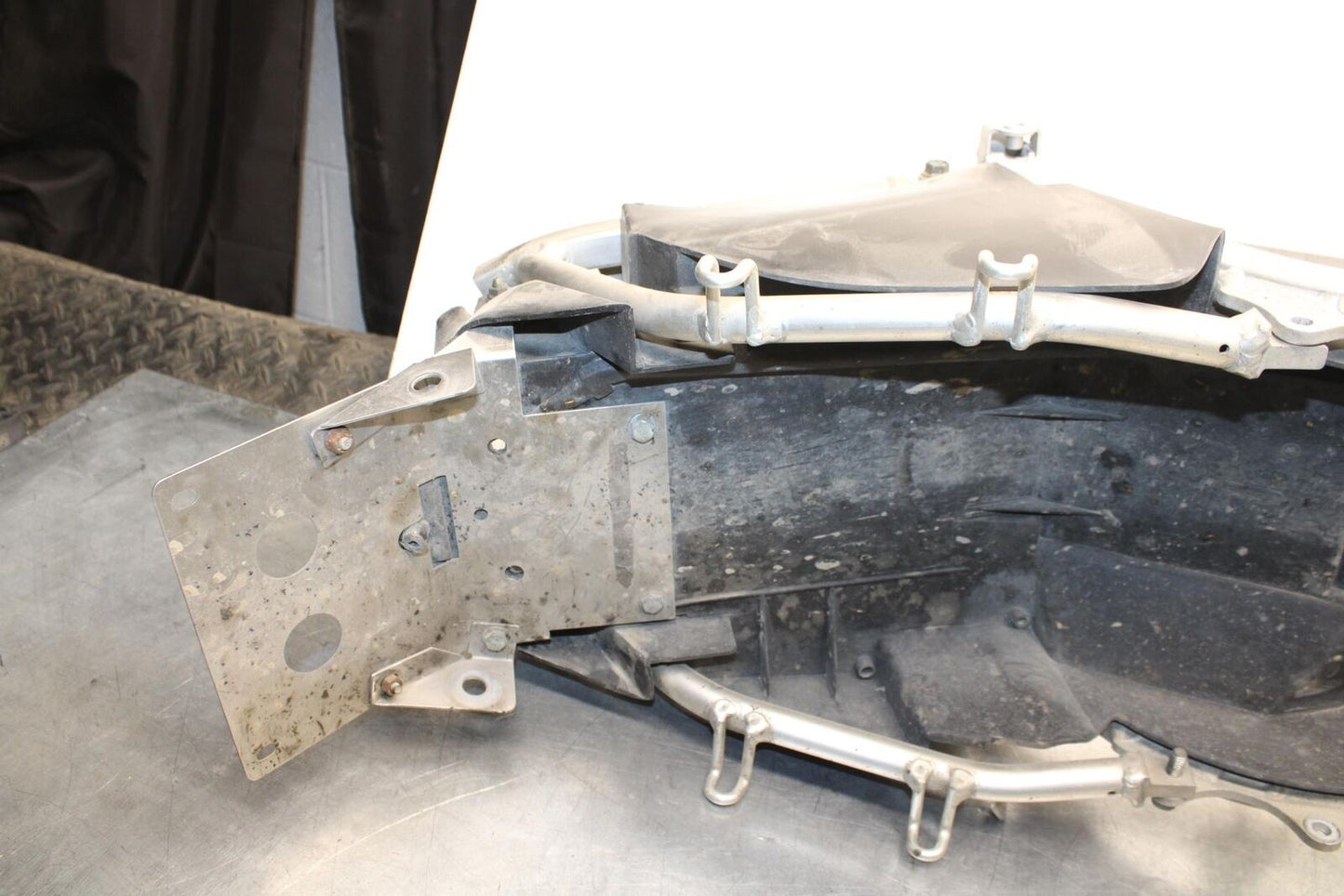 1999 Suzuki GSXR600 REAR SUBFRAME BACK SUB FRAME 41200-33E20 43980-33E20 BB580