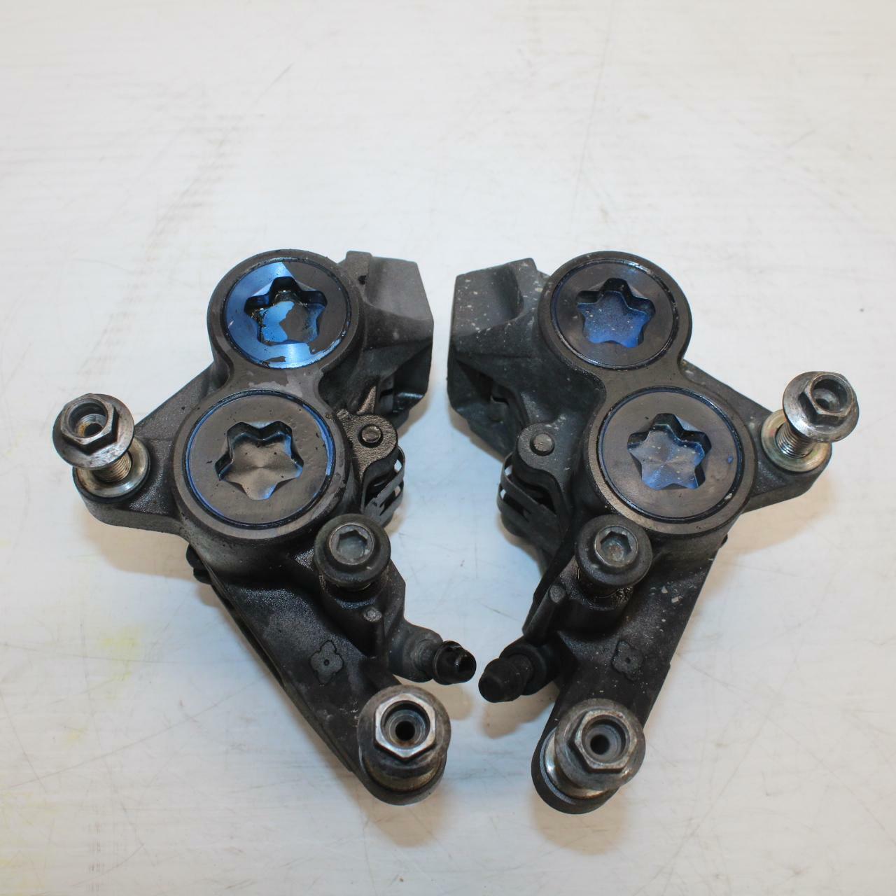 01-06 YAMAHA YZF R6S RIGHT LEFT FRONT BRAKE CALIPER SET PAIR CALIPERS BB282