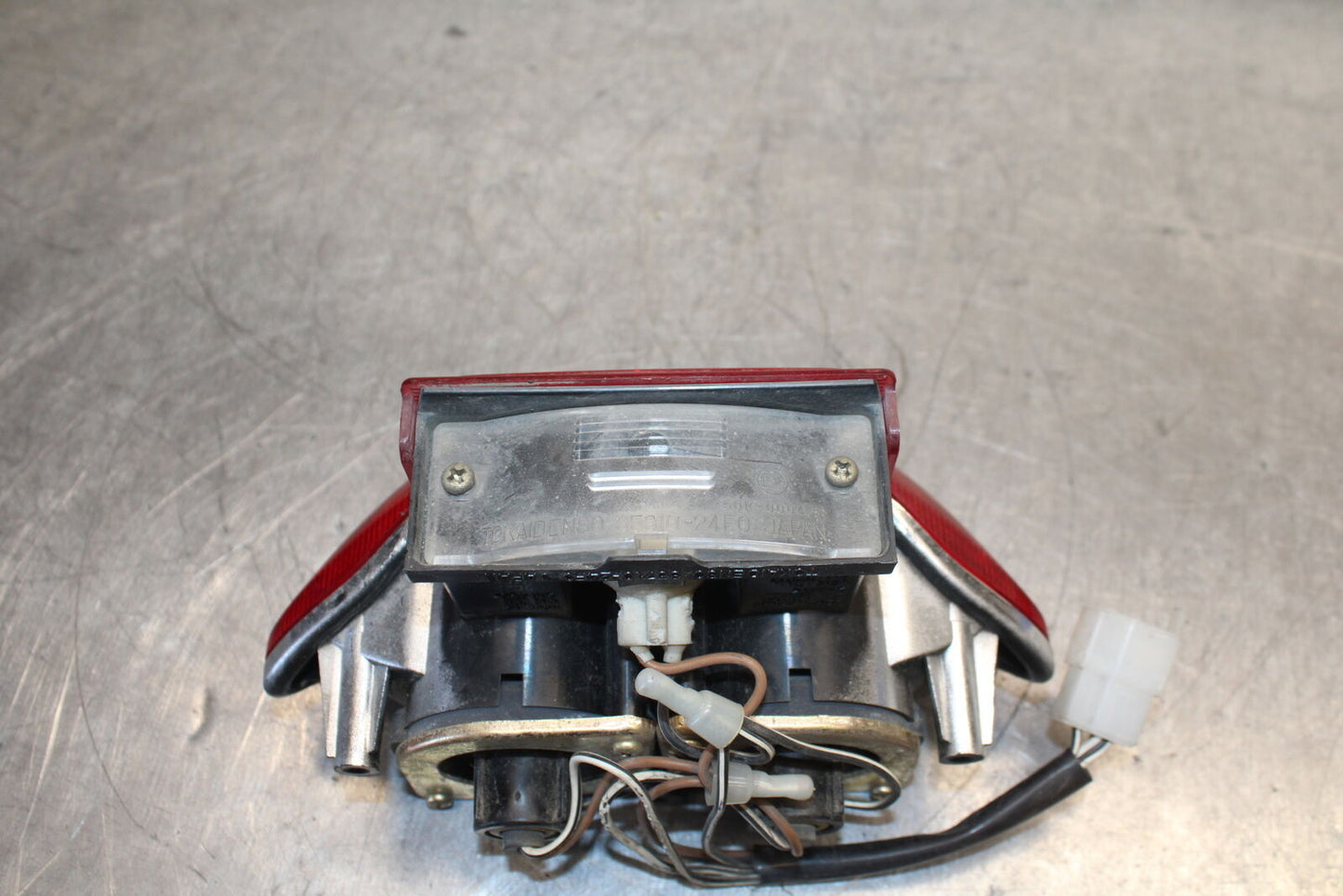 04-05 SUZUKI KATANA 750 GSX750F REAR TAIL TAILLIGHT BACK BRAKE LIGHT BB110