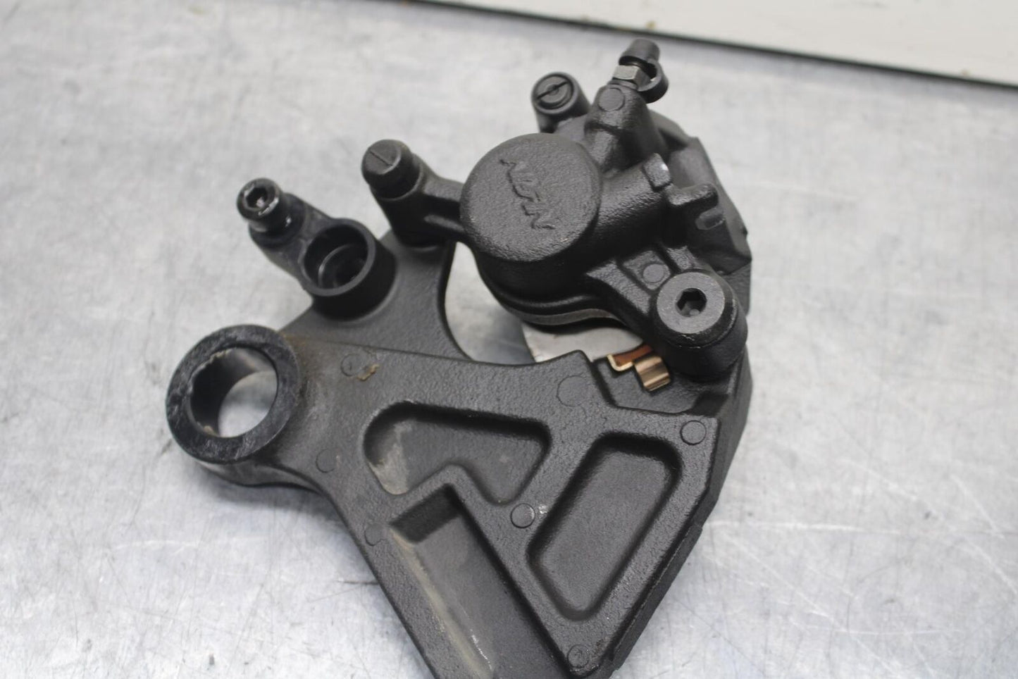 23 KAWASAKI NINJA ZX6R 636 REAR BACK BRAKE CALIPER W MOUNT BRACKET BB609