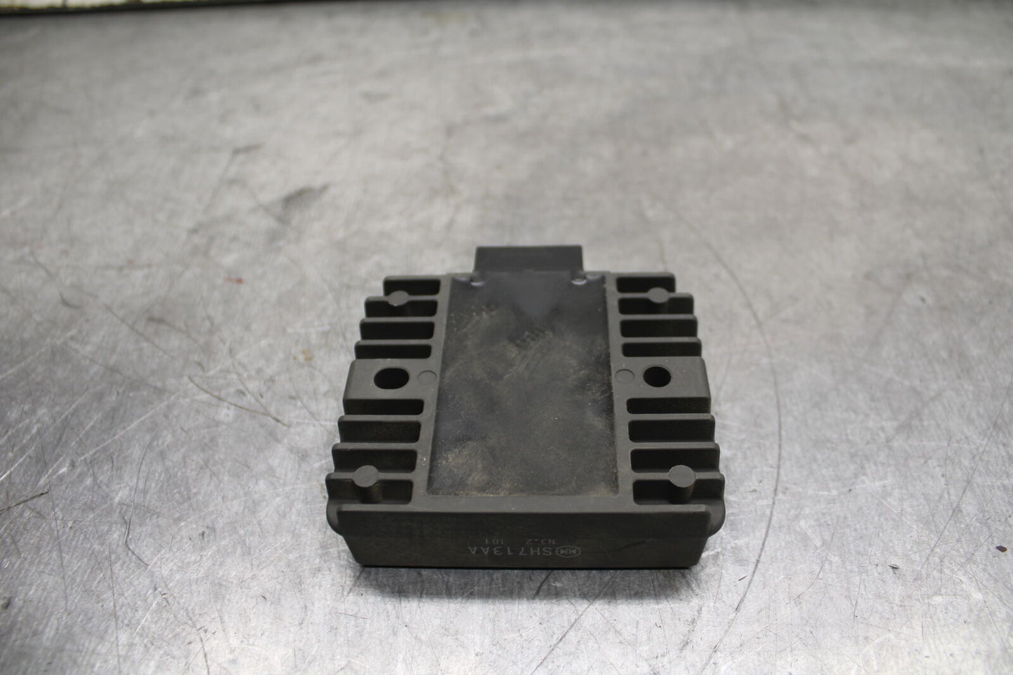 19-24 YAMAHA R3 RECTIFIER VOLTAGE REGULATOR BB736