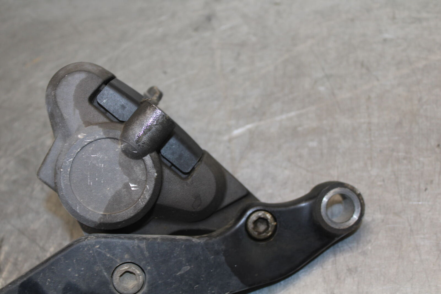 87-03 SUZUKI INTRUDER 1400 VS1400GLP REAR BACK BRAKE CALIPER W MOUNT BB702