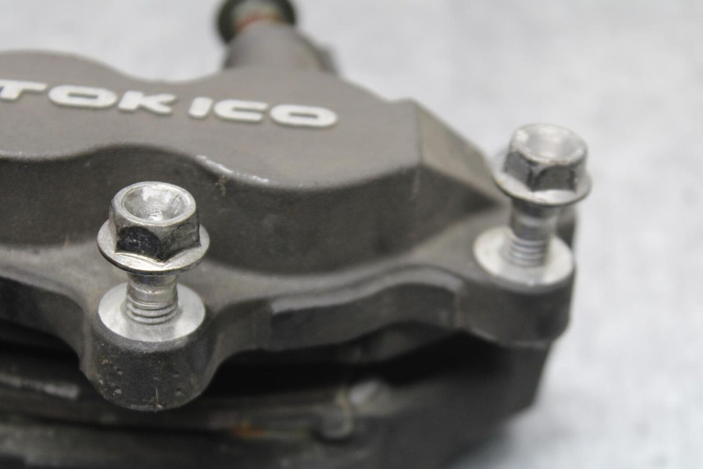 01-03 SUZUKI GSXR600 RIGHT LEFT FRONT BRAKE CALIPER SET PAIR CALIPERS BB636