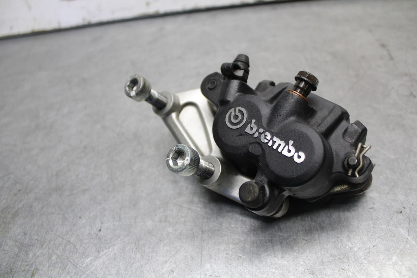 06-07 DUCATI MONSTER 695 RIGHT LEFT FRONT BRAKE CALIPER SET PAIR CALIPERS BB674