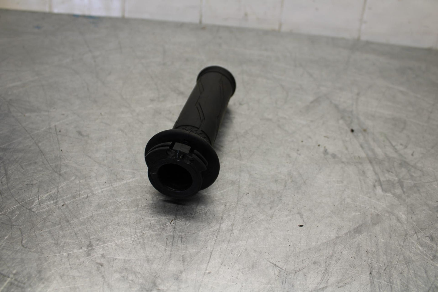 17-18 YAMAHA YZF R3 THROTTLE CABLE LINE HOUSING GUIDE BB438