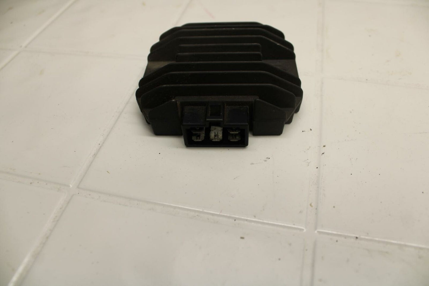 99-00 YAMAHA YZF R6 RECTIFIER VOLTAGE REGULATOR 4JH-81960-01-00 BB04
