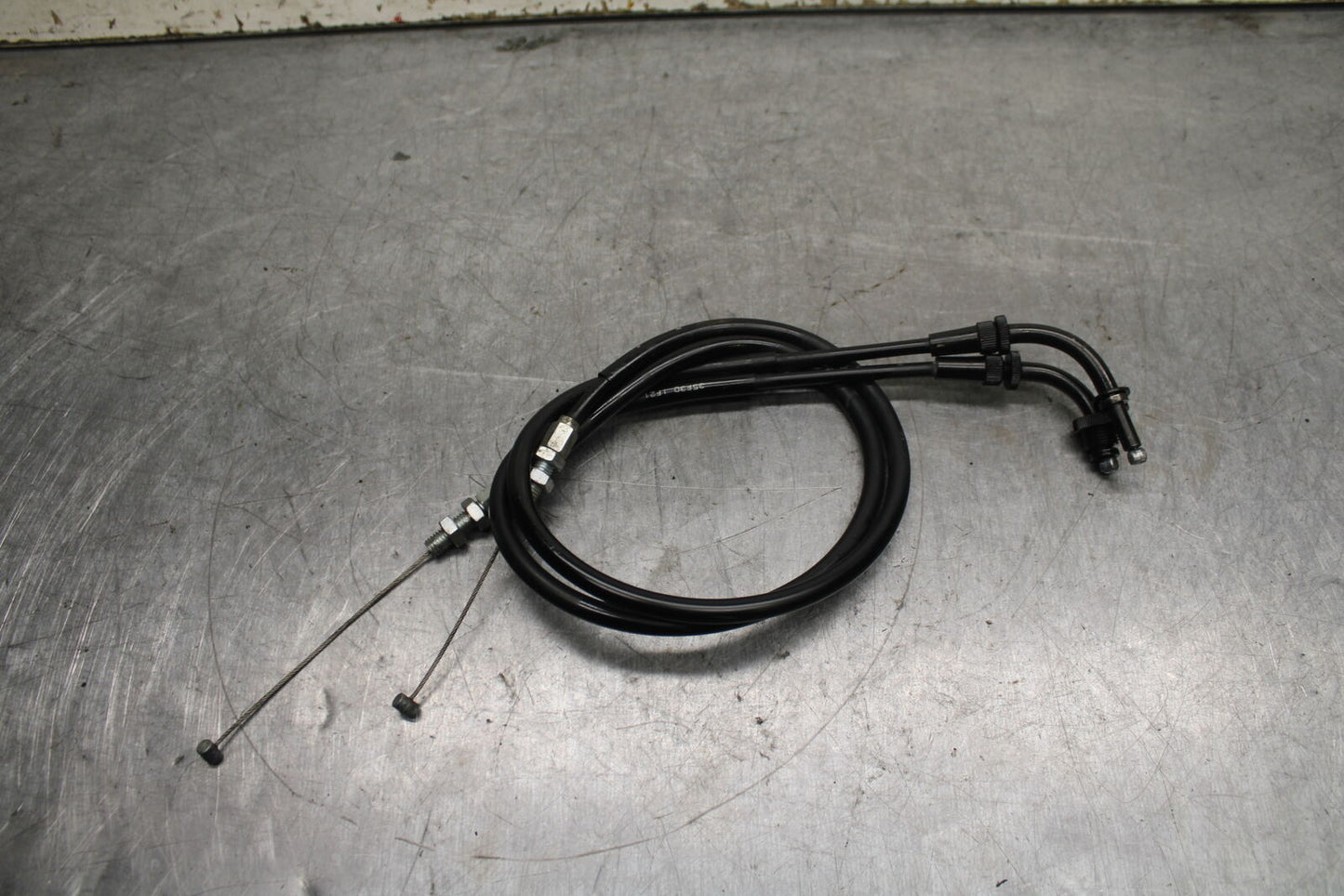 01-02 SUZUKI GSXR1000 THROTTLE CABLES LINES BB113