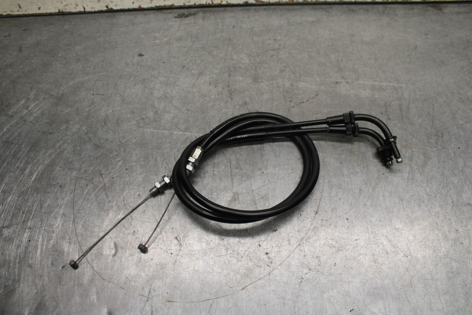 01-02 SUZUKI GSXR1000 THROTTLE CABLES LINES BB113