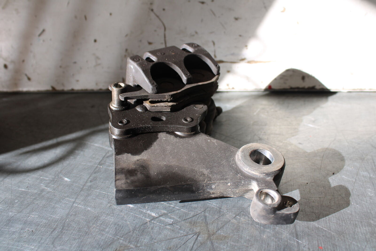 19-22 KAWASAKI Z400 REAR BACK BRAKE CALIPER W MOUNT BRACKET BB708