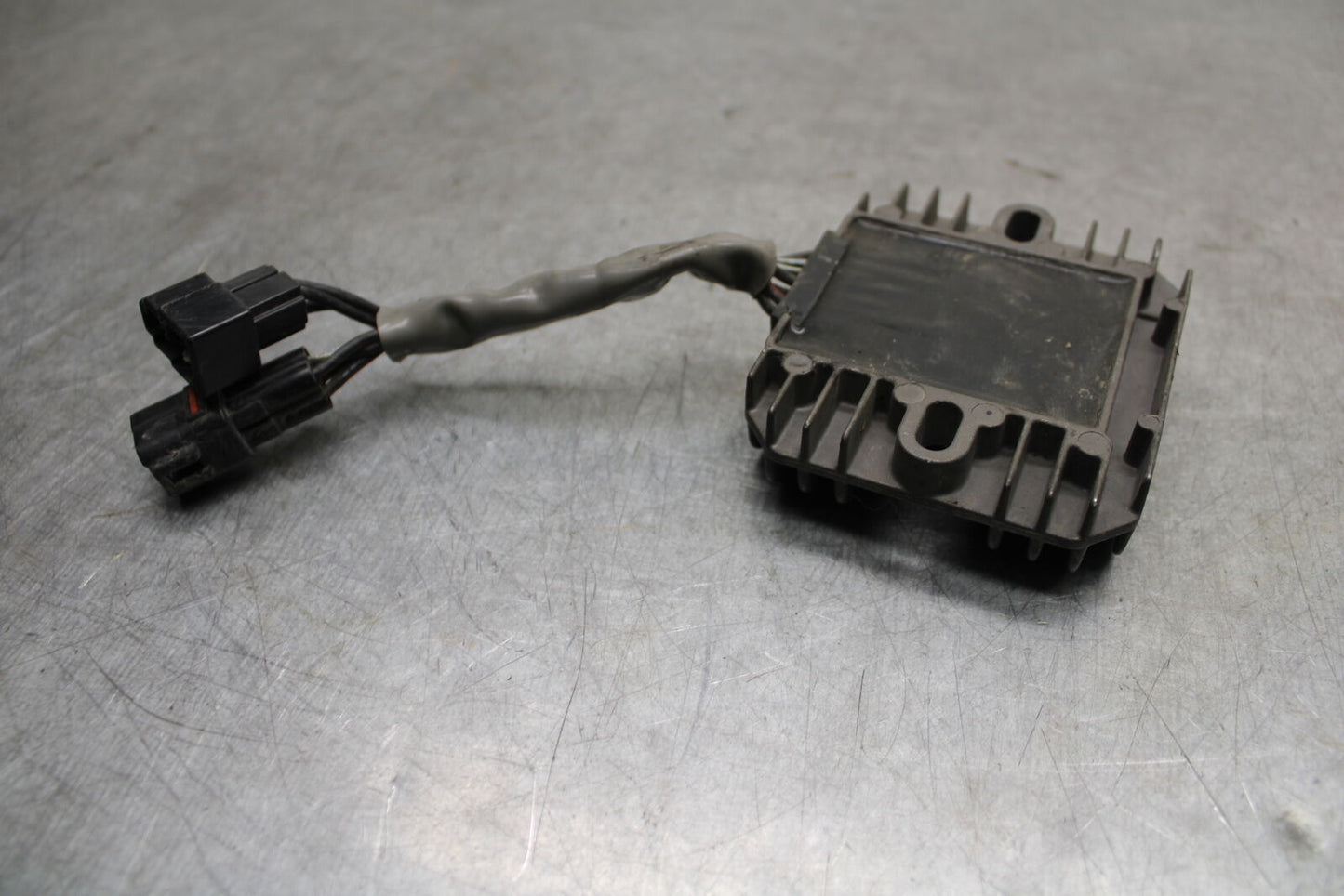 06-07 SUZUKI GSXR750 RECTIFIER VOLTAGE REGULATOR OEM 32800-21H00 BB670