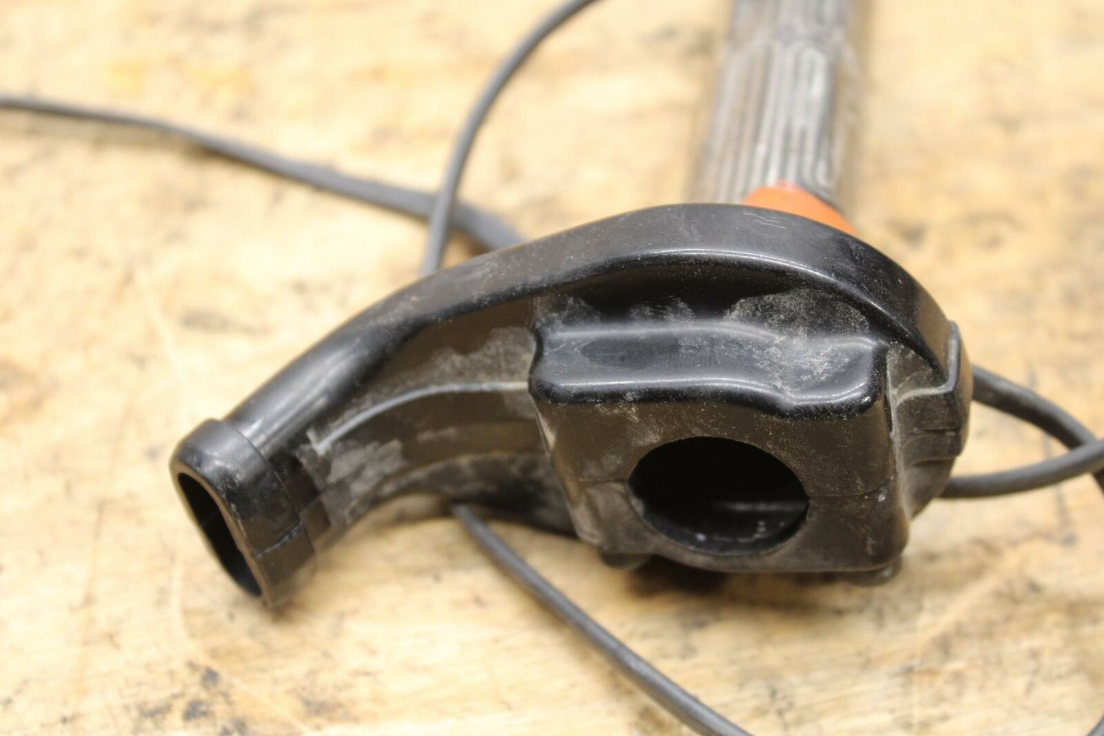 02-03 SUZUKI VSTROM 1000 THROTTLE CABLE LINE HOUSING GUIDE BB331