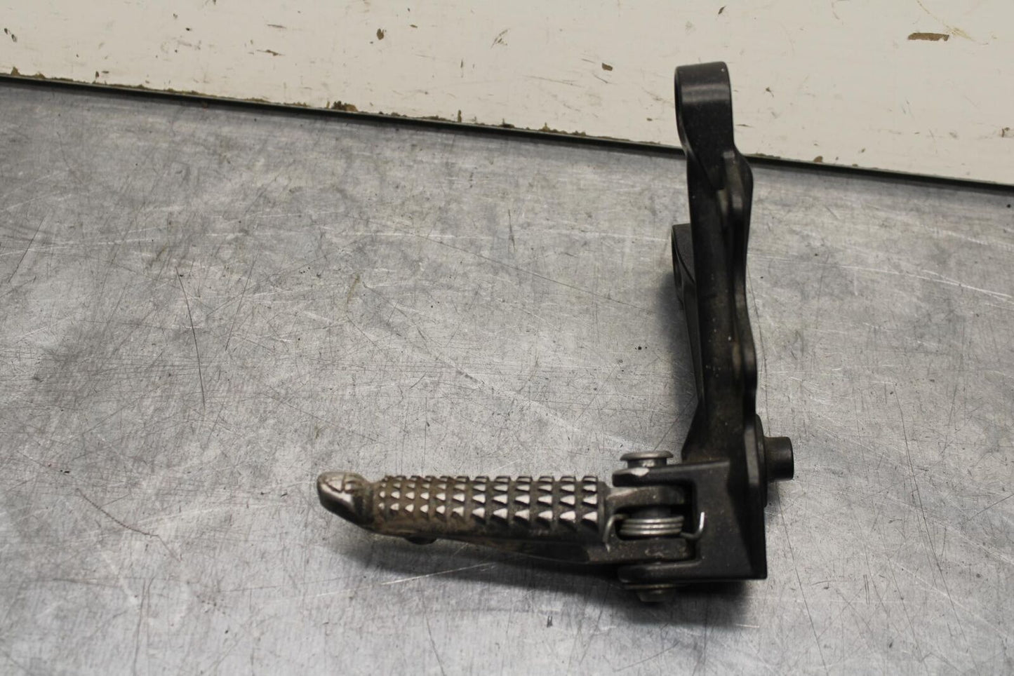 09-12 KAWASAKI NINJA ZX6R ZX600R LEFT REARSET DRIVER FOOT PEG REST STOP BB617