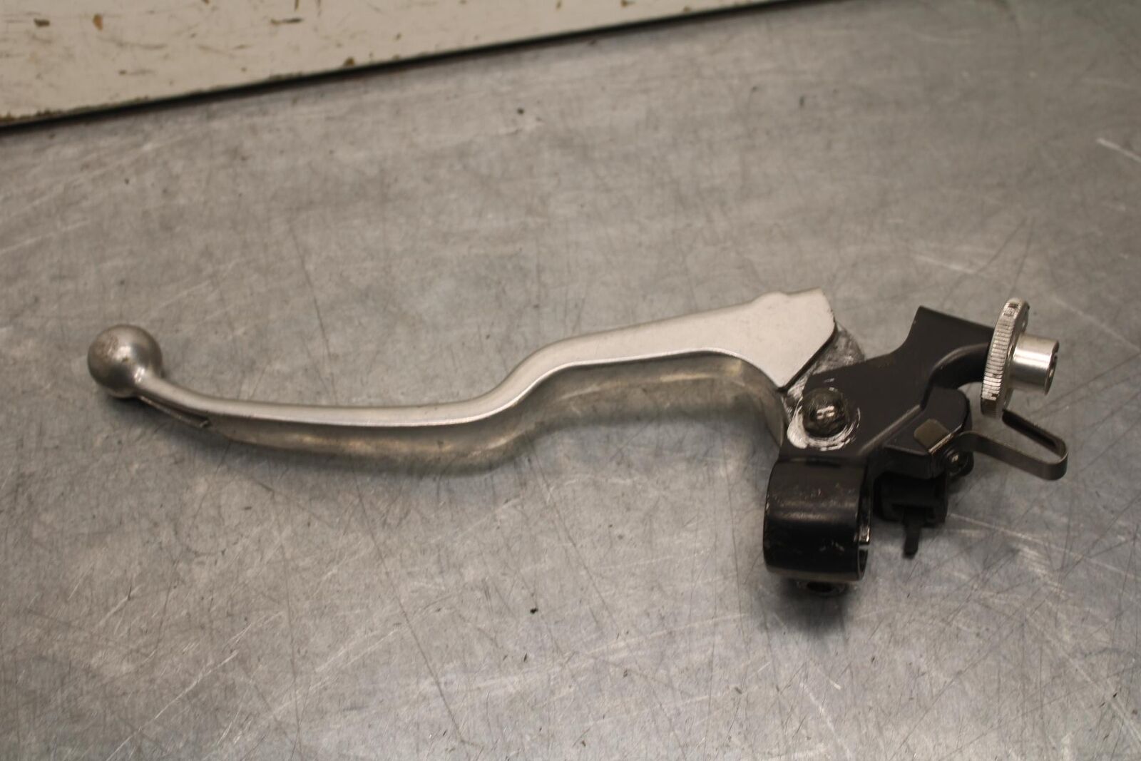 01-03 SUZUKI GSXR600 CLUTCH PERCH MOUNT WITH LEVER  BB633