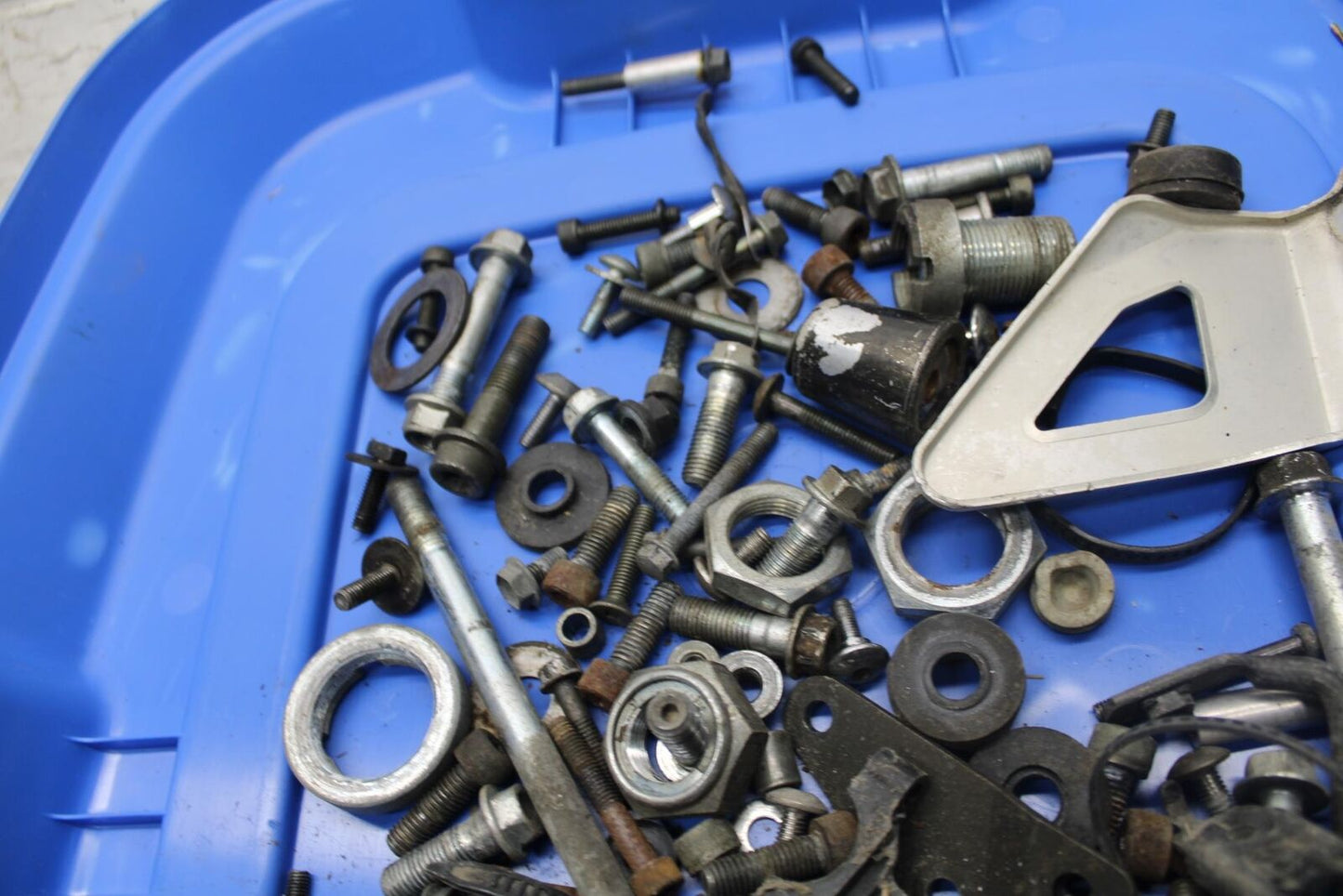 1997 Suzuki GSXR750 LEFT OVER MOUNTING BOLTS HARDWARE MOTOR SCREWS BB39