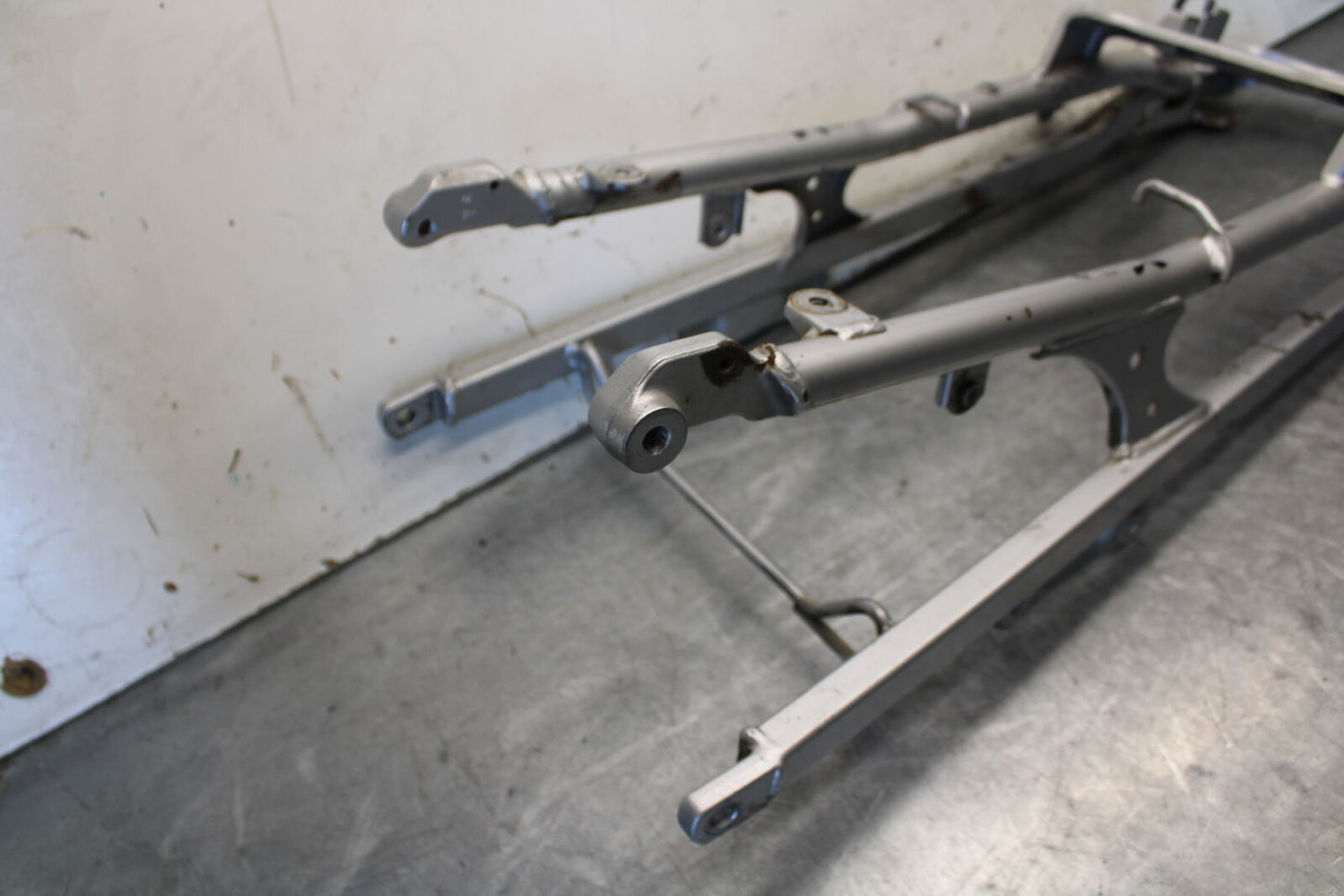 03-07 SUZUKI SV1000S REAR SUBFRAME BACK SUB FRAME BB657